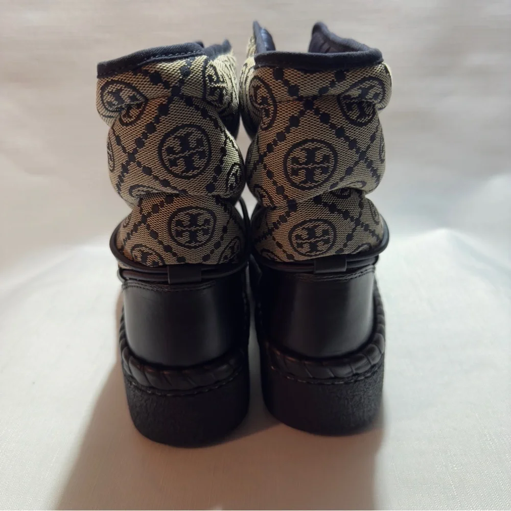 NIB Tory Burch T logo booties in blue Size: 7